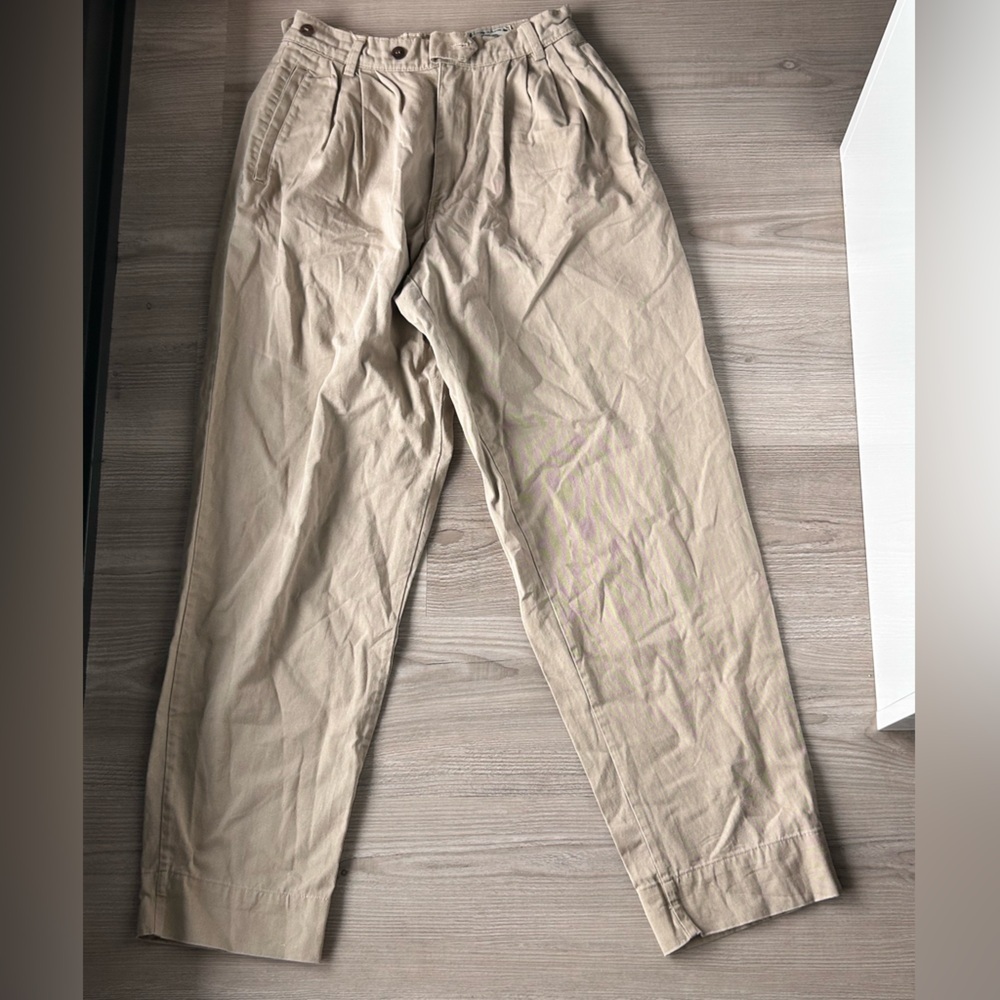 Living in nature vintage style khakis​